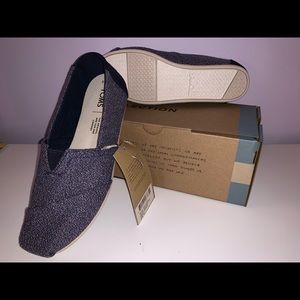 Toms Navy Classic Slip ons